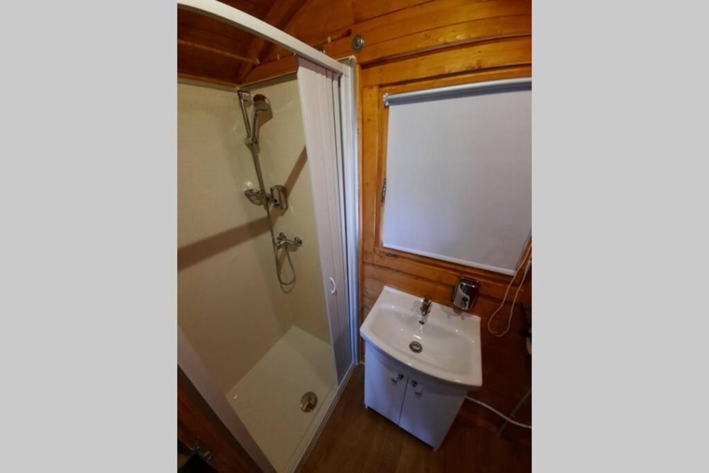 Autarkes Tiny House Mit Rheinblick Apartment Rumikon Exterior photo