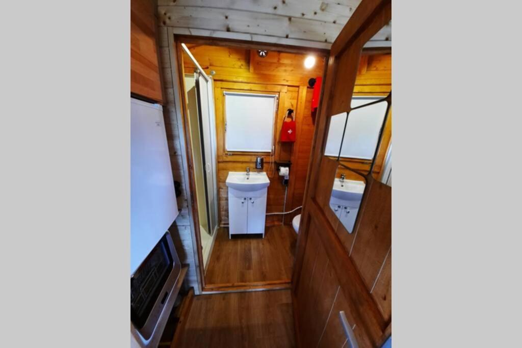 Autarkes Tiny House Mit Rheinblick Apartment Rumikon Exterior photo